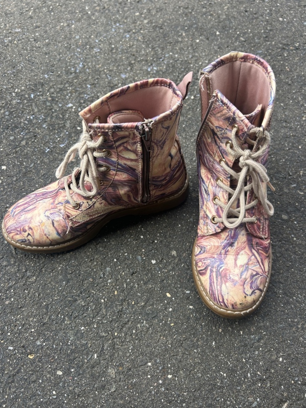 Steve Madden Kids Marble-Pattern Lace-Up Boots in Pink and Cream